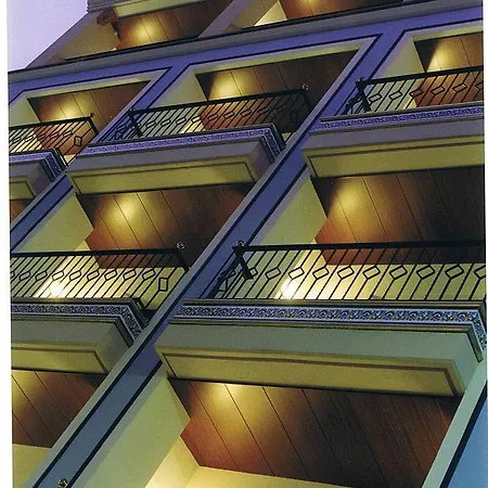 Del Mar بيت ضيافة 2*