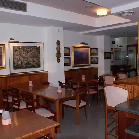 Del Mar בית הארחה